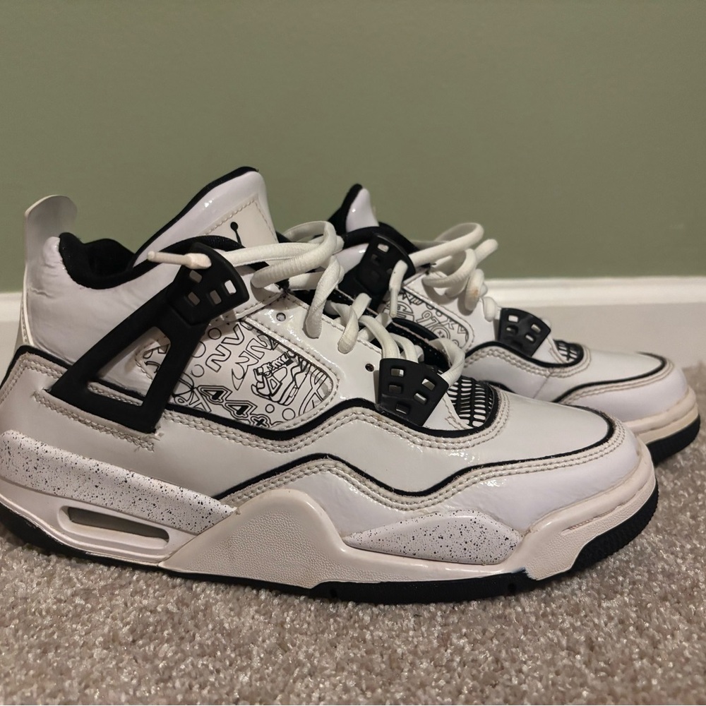 Jordan 4 retro boys shoes 5.5Y